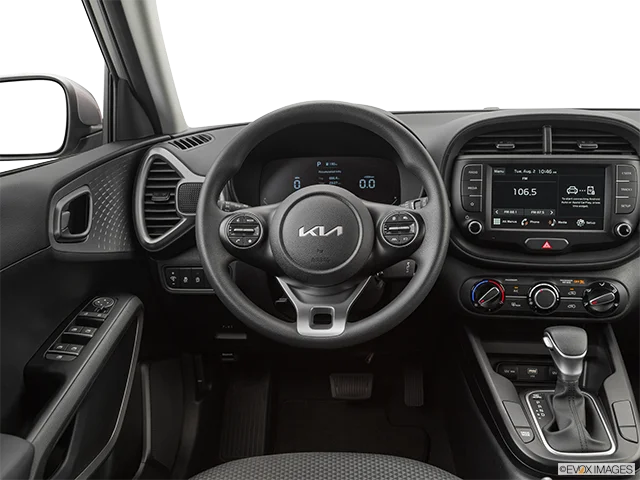 2025 Kia Soul | Steering wheel/Center Console